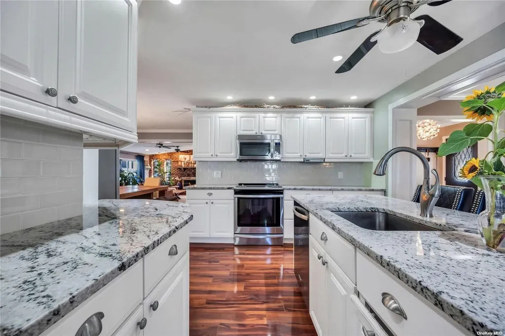 71 Avenue B Holbrook NY 11741