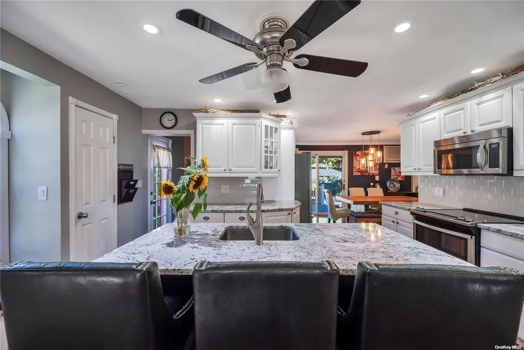 71 Avenue B Holbrook NY 11741