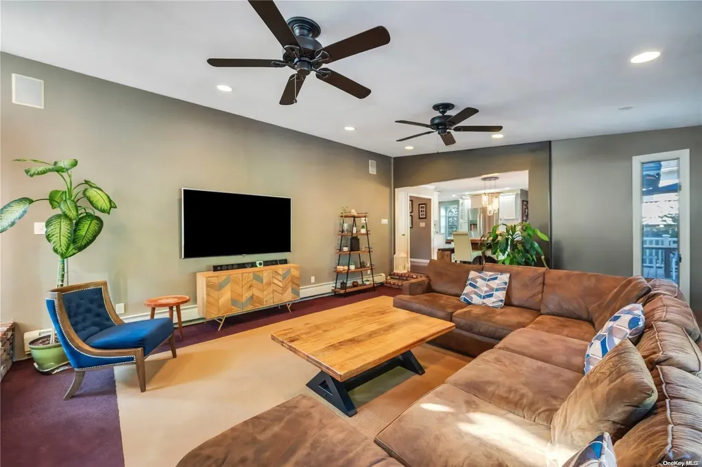 71 Avenue B Holbrook NY 11741