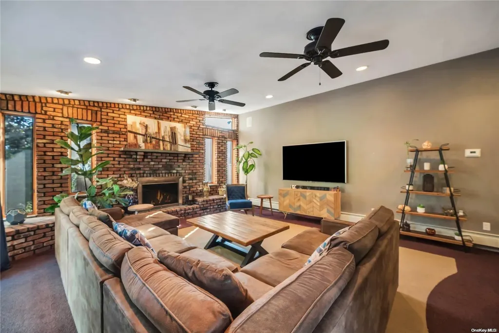 71 Avenue B Holbrook NY 11741