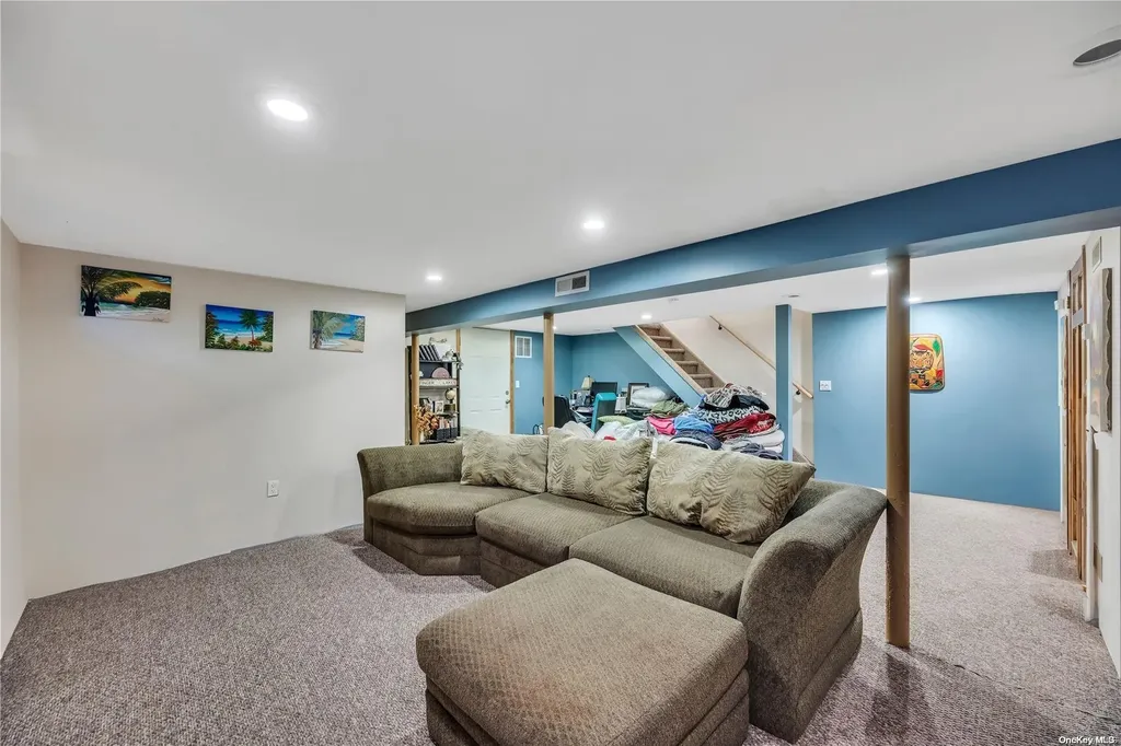 71 Avenue B Holbrook NY 11741