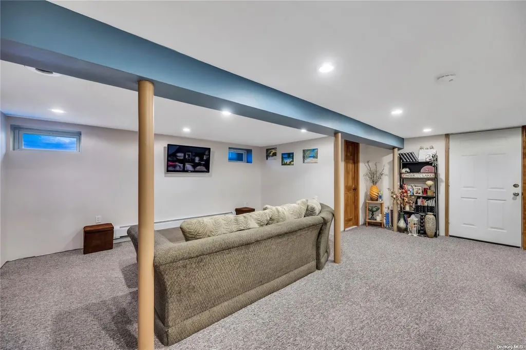 71 Avenue B Holbrook NY 11741