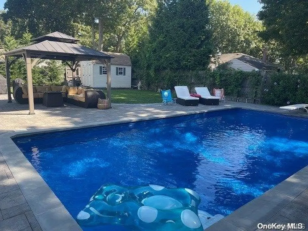 71 Avenue B Holbrook NY 11741