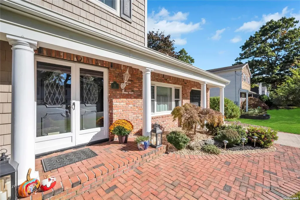 71 Avenue B Holbrook NY 11741