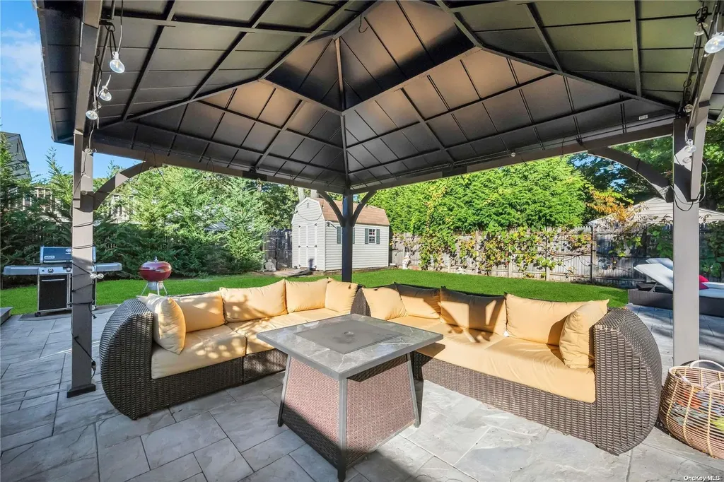 71 Avenue B Holbrook NY 11741