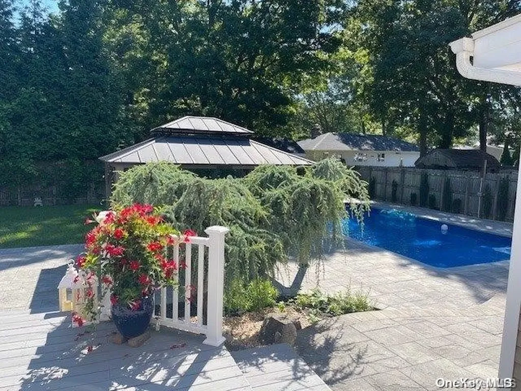 71 Avenue B Holbrook NY 11741