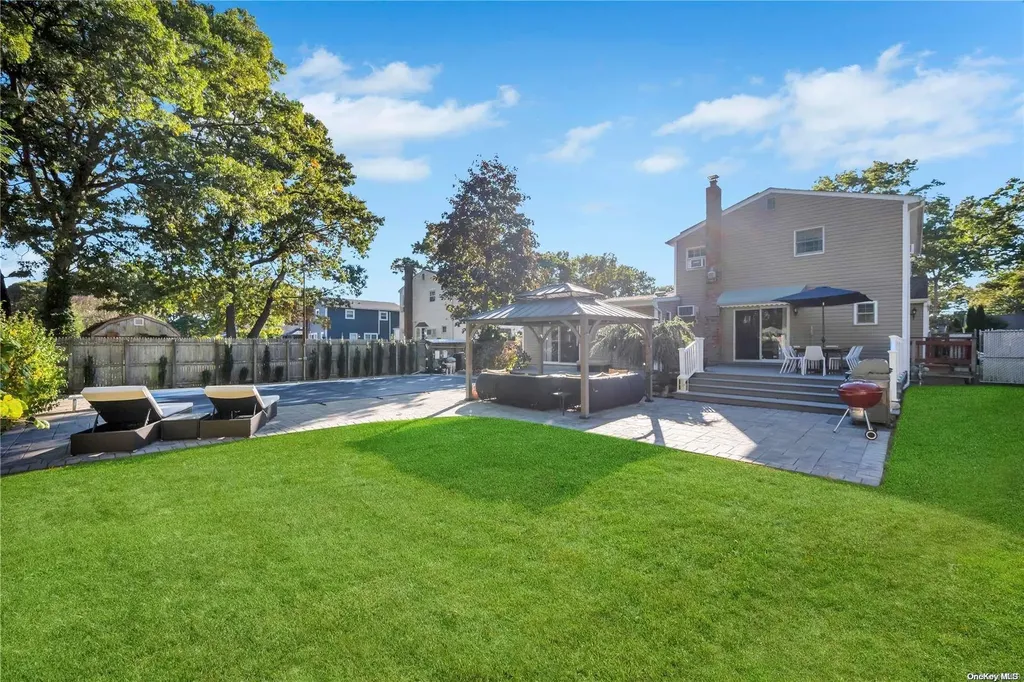71 Avenue B Holbrook NY 11741