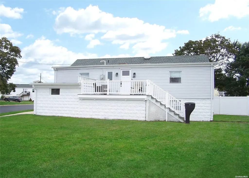 40 E Santa Barbara Road Babylon NY 11757