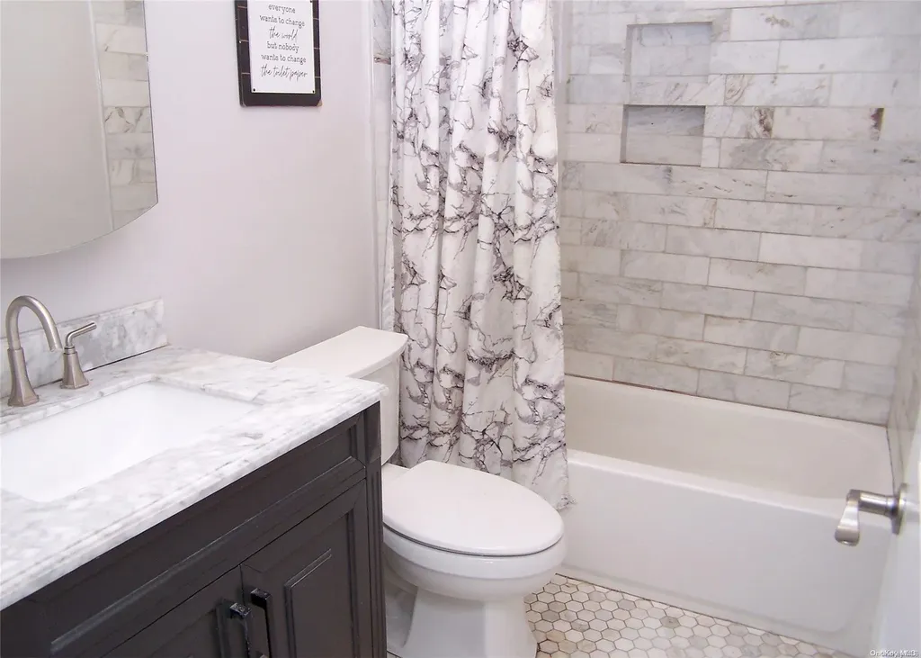 40 E Santa Barbara Road Lindenhurst NY 11757