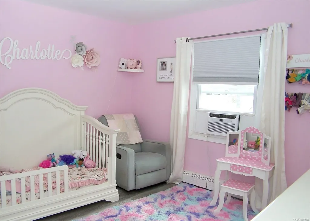 40 E Santa Barbara Road Lindenhurst NY 11757