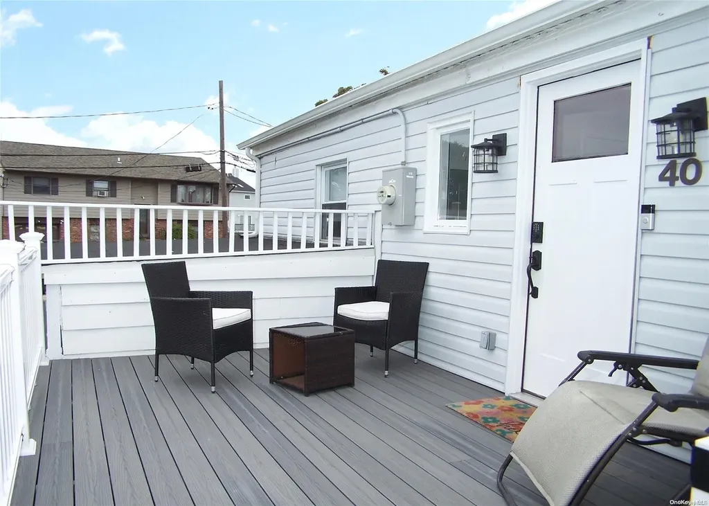 40 E Santa Barbara Road Lindenhurst NY 11757