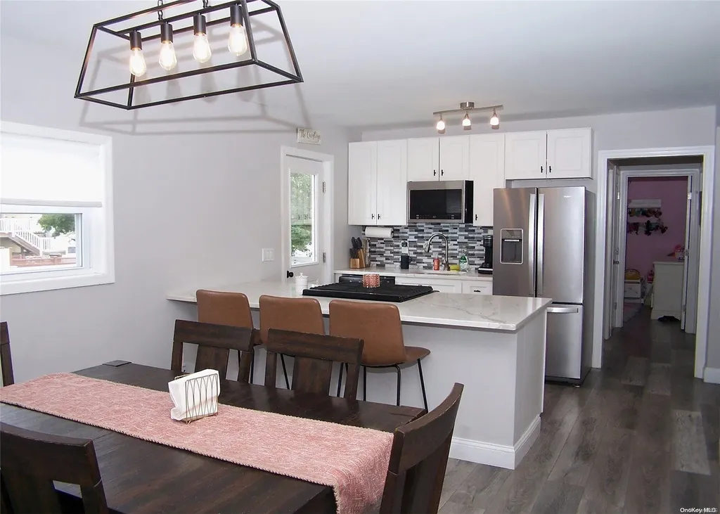 40 E Santa Barbara Road Lindenhurst NY 11757