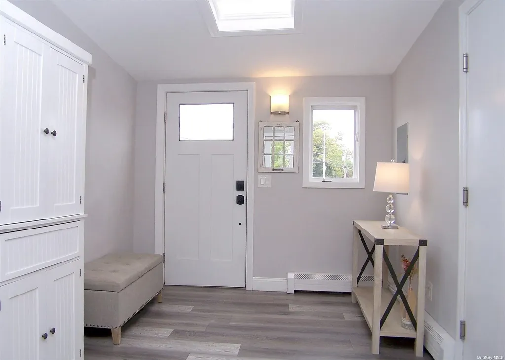 40 E Santa Barbara Road Lindenhurst NY 11757