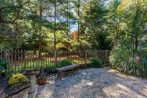 4 Elfland Court Cove Neck NY 11771