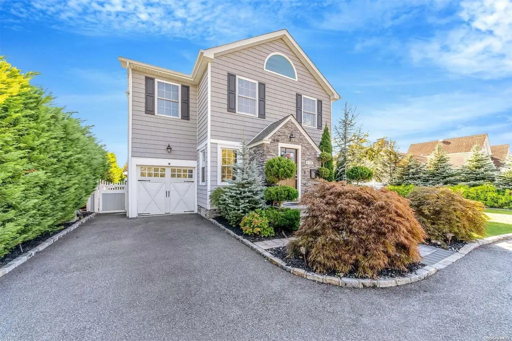 10 Stuart Avenue Amityville NY 11701