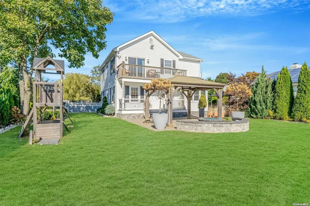 10 Stuart Avenue Amityville NY 11701