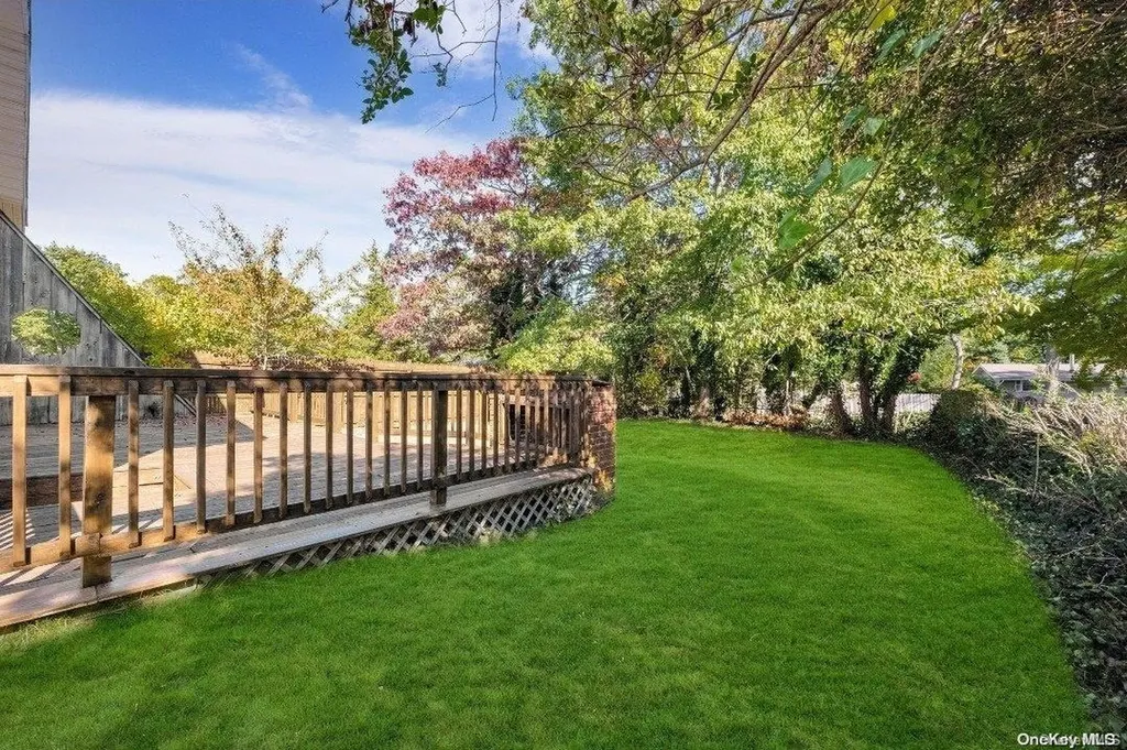 112 Silverleaf Lane Islandia NY 11749