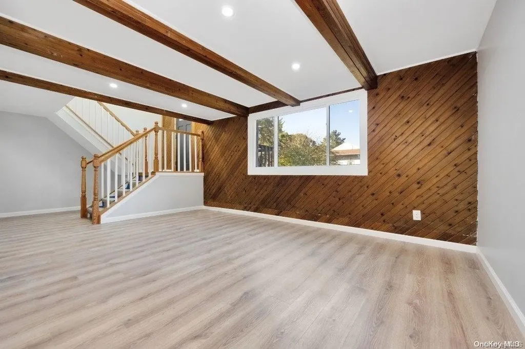 112 Silverleaf Lane Islandia NY 11749