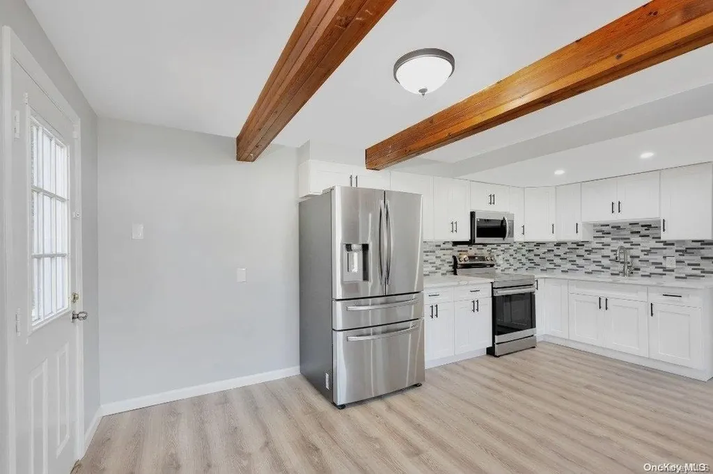 112 Silverleaf Lane Islandia NY 11749