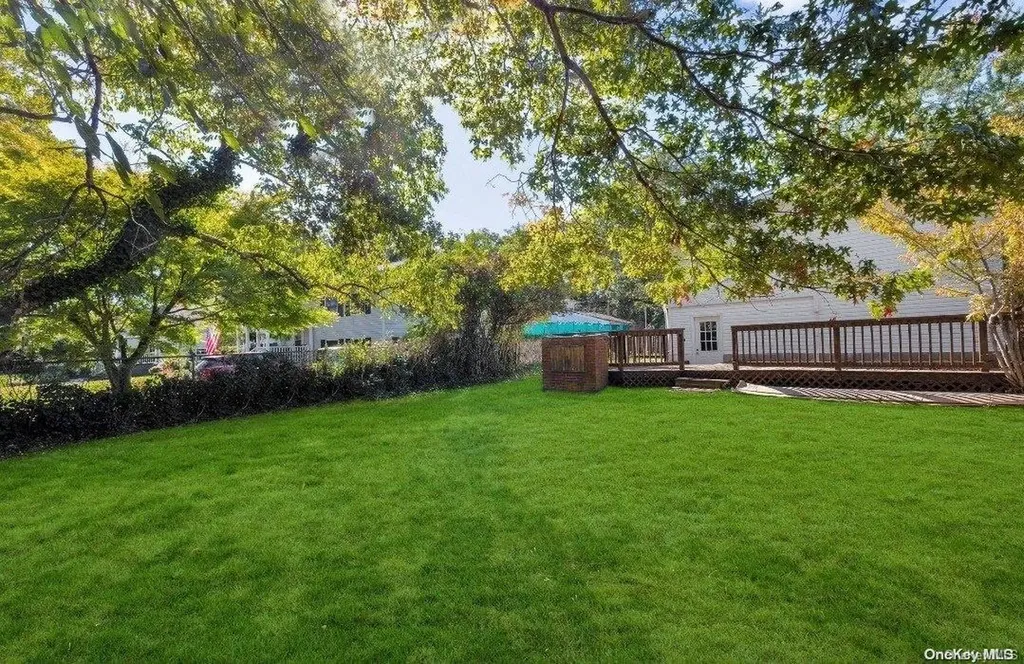 112 Silverleaf Lane Islandia NY 11749