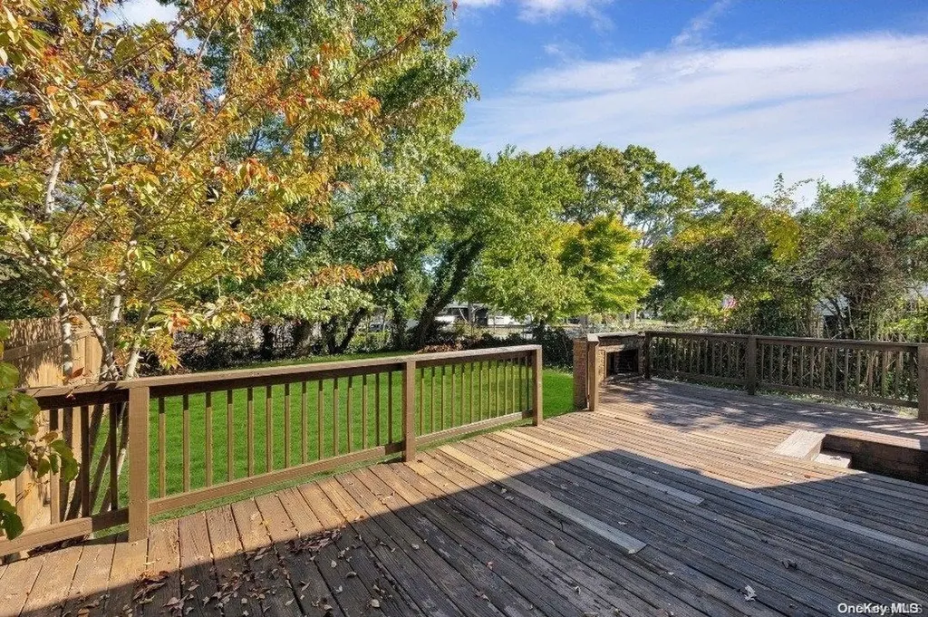 112 Silverleaf Lane Islandia NY 11749