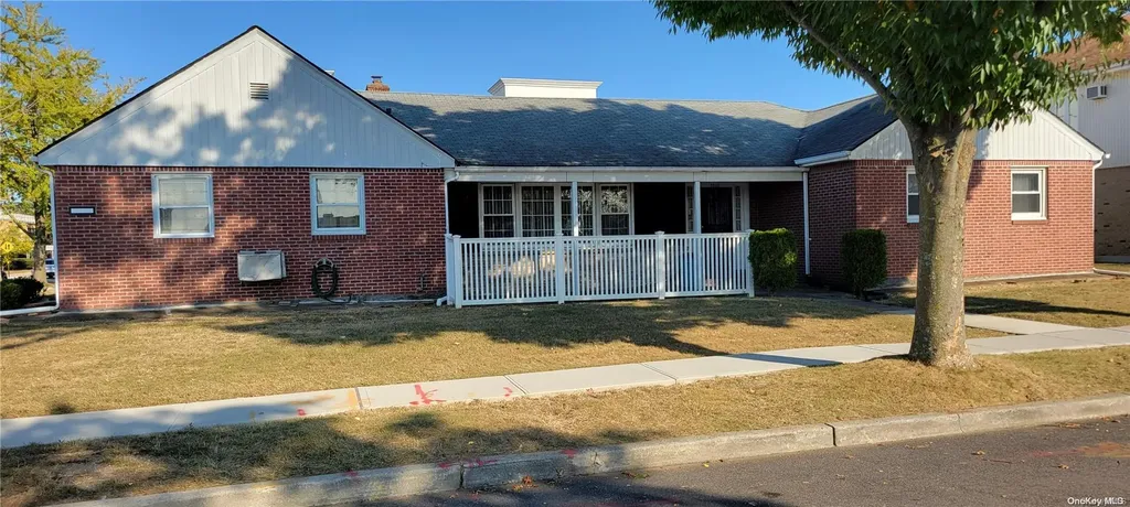 79-05 259th Street Floral Park NY 11004
