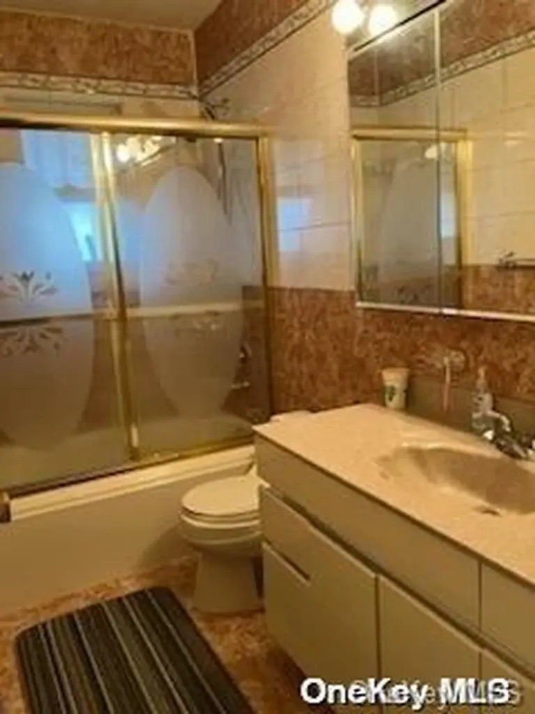 79-05 259th Street Floral Park NY 11004