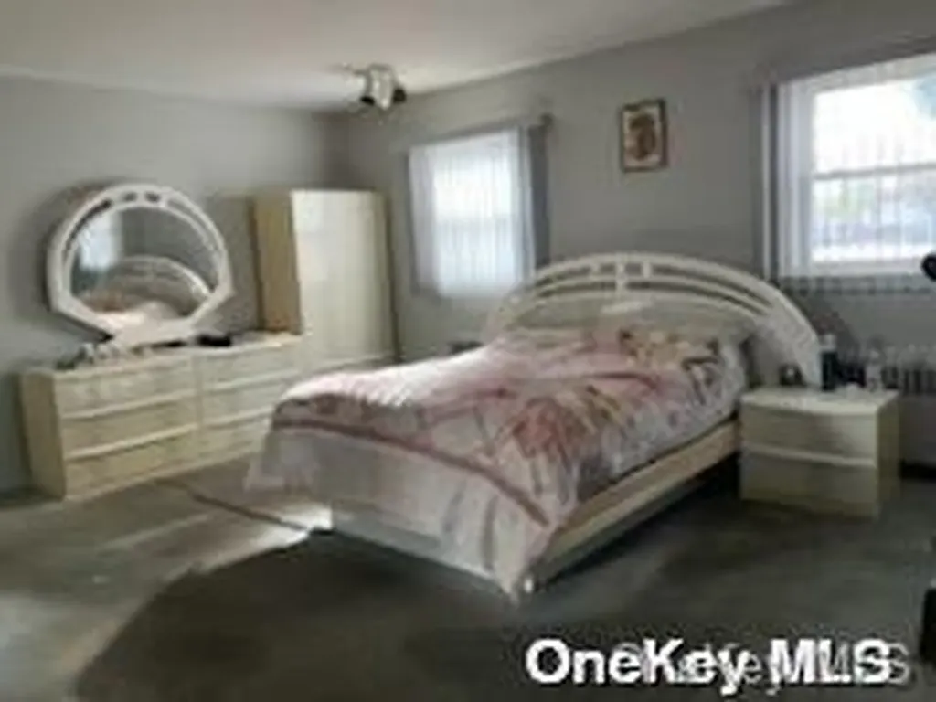 79-05 259th Street Floral Park NY 11004