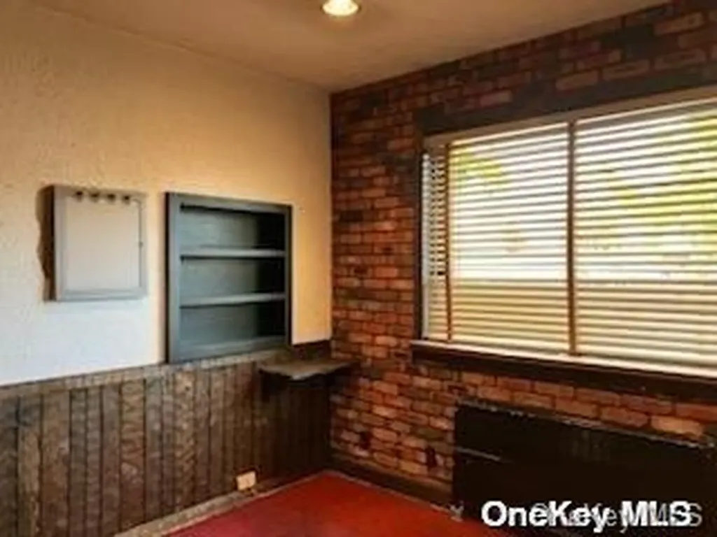 79-05 259th Street Floral Park NY 11004