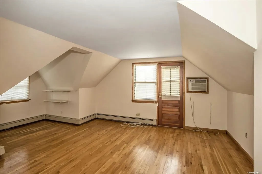 27 Walsh Lane Westbury NY 11590
