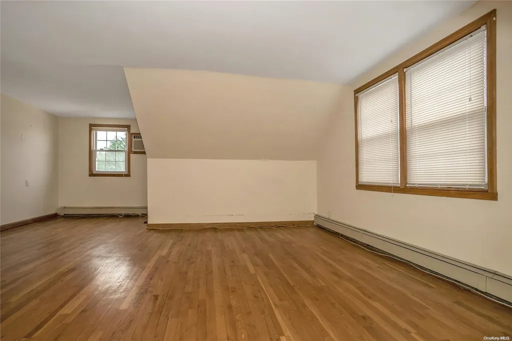 27 Walsh Lane Westbury NY 11590