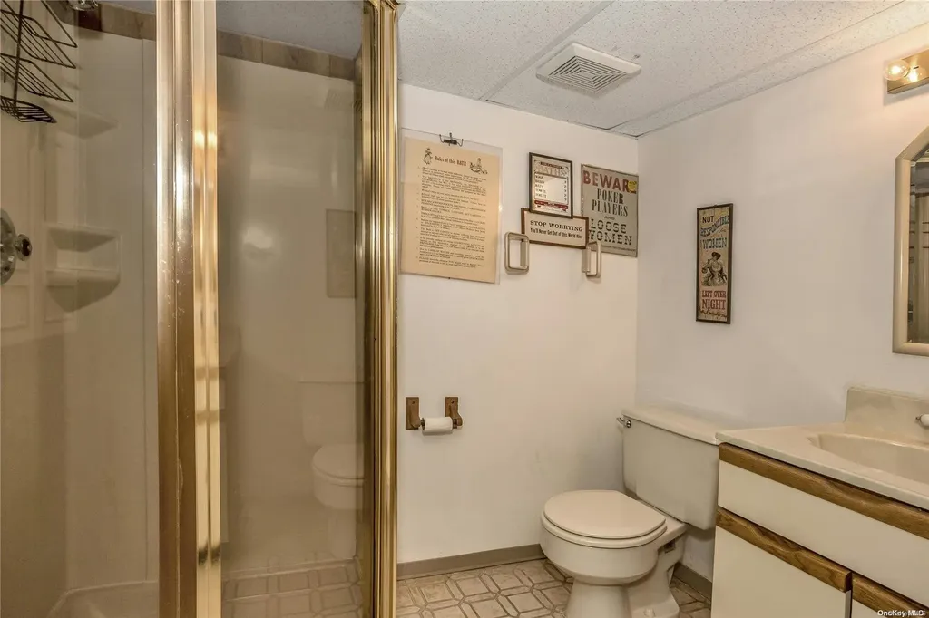 27 Walsh Lane Westbury NY 11590
