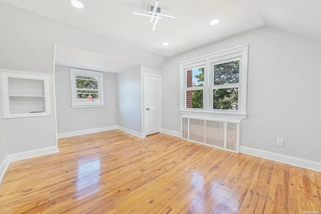 6 Fairmount Street Valley Stream NY 11580