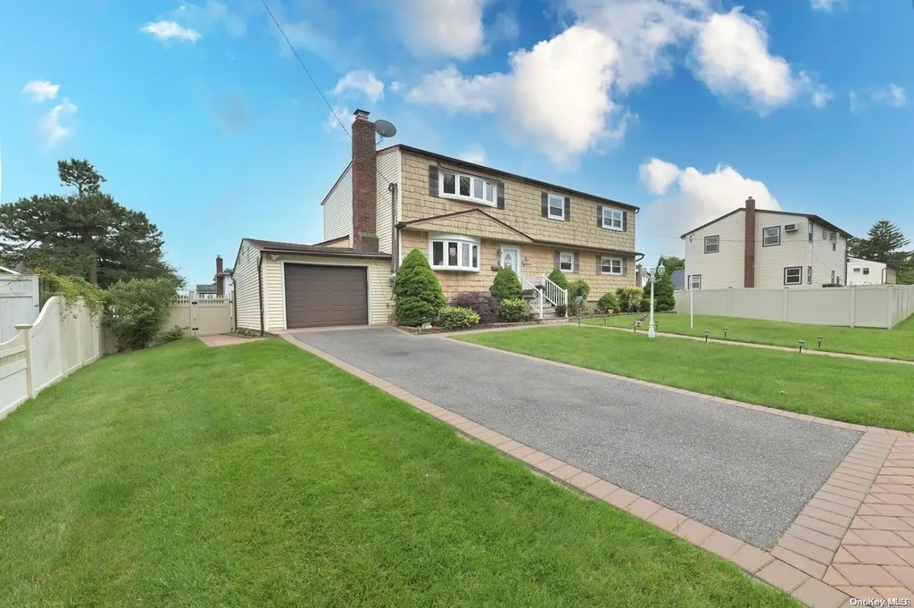 218 Broadway West Babylon NY 11704