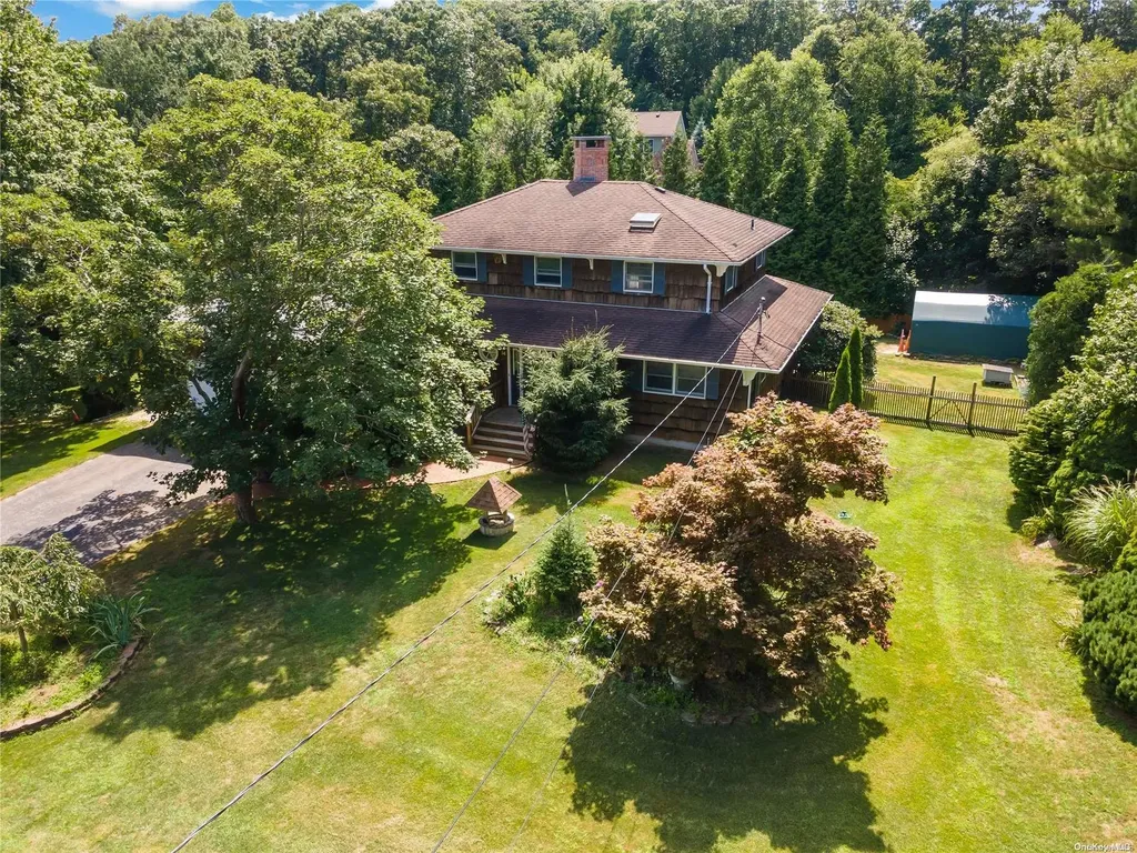 14 Dolphin Way Riverhead NY 11901