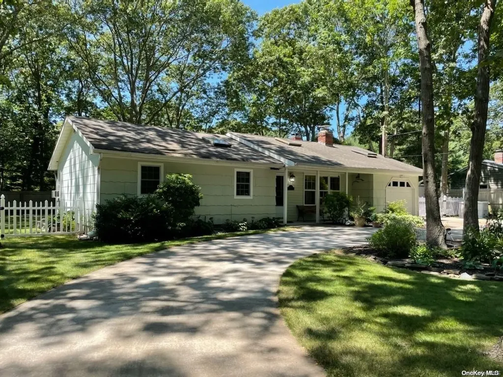 32 Bellview Avenue Brookhaven NY 11719
