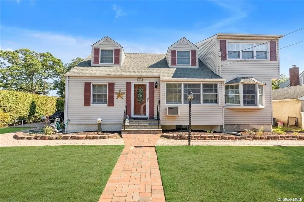 201 E Hawthorne Avenue Valley Stream NY 11580