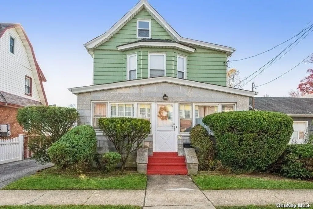 18 Davison Avenue Lynbrook NY 11563
