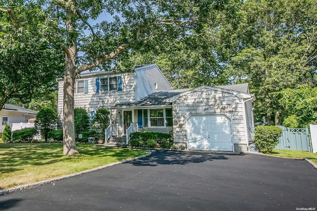 157 Maple Street Medford NY 11763