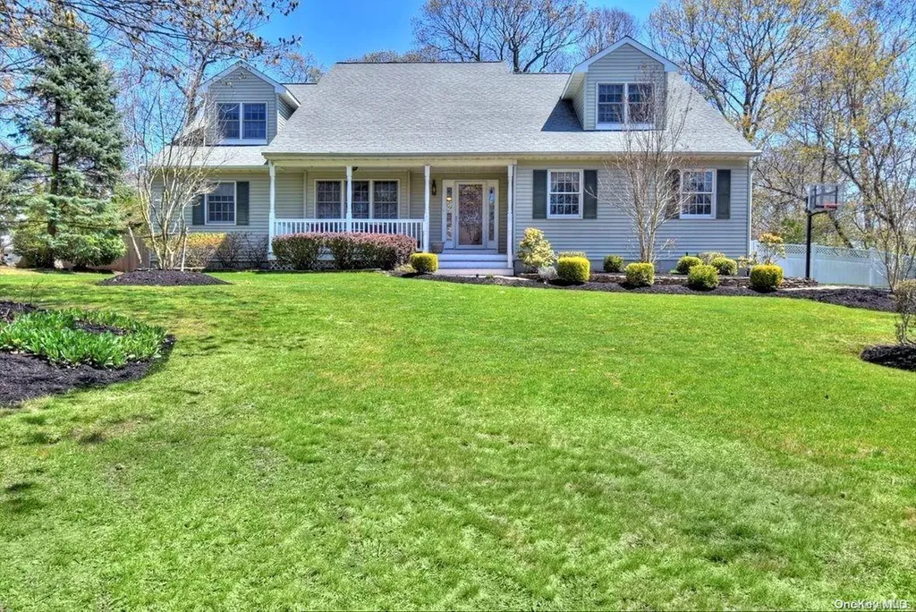 17 Josephine Boulevard Shoreham NY 11786