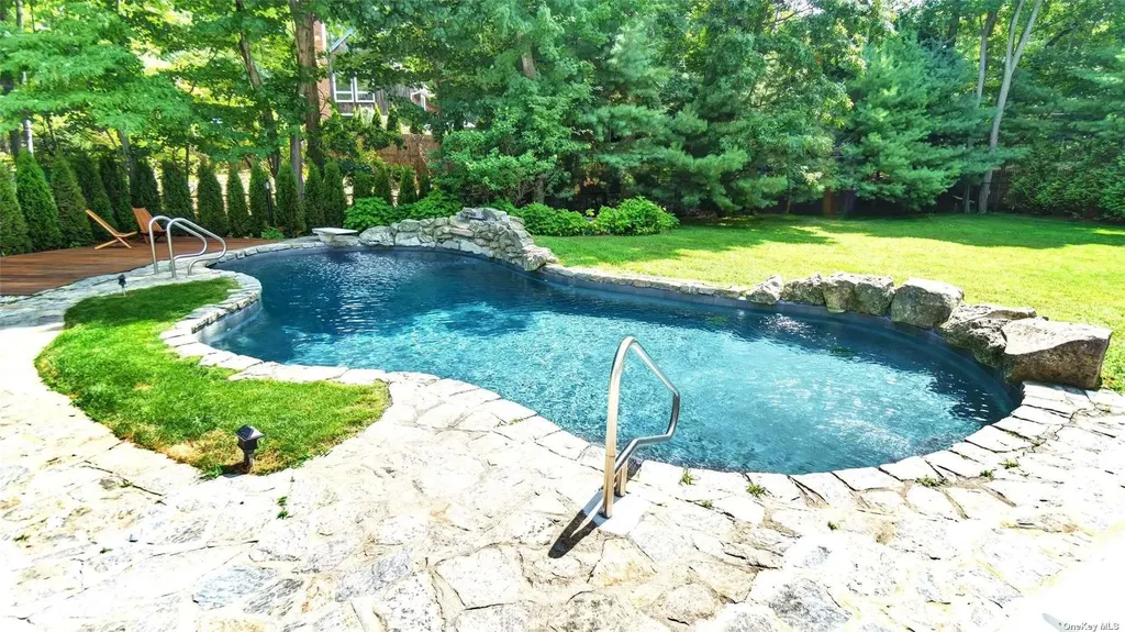 4 Scrimshaw Drive Southampton NY 11968