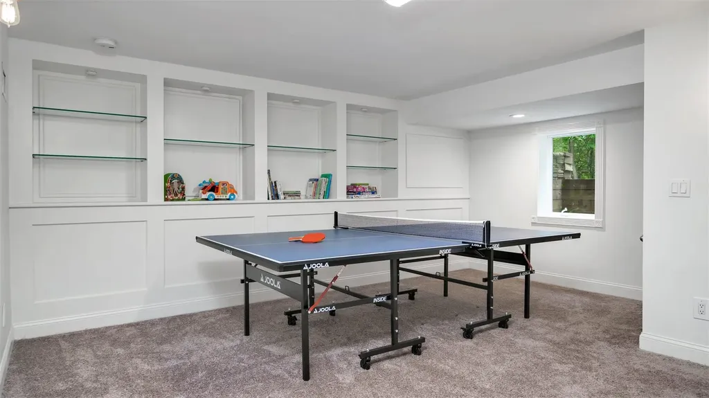4 Scrimshaw Drive Southampton NY 11968
