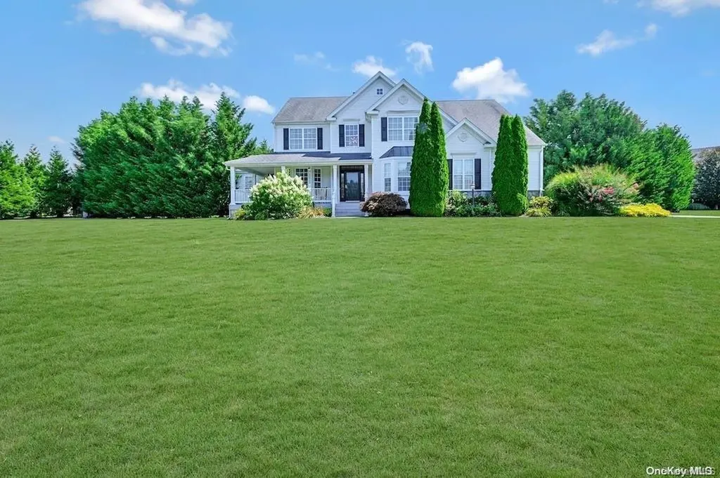 18 Merion Circle Wading River NY 11792