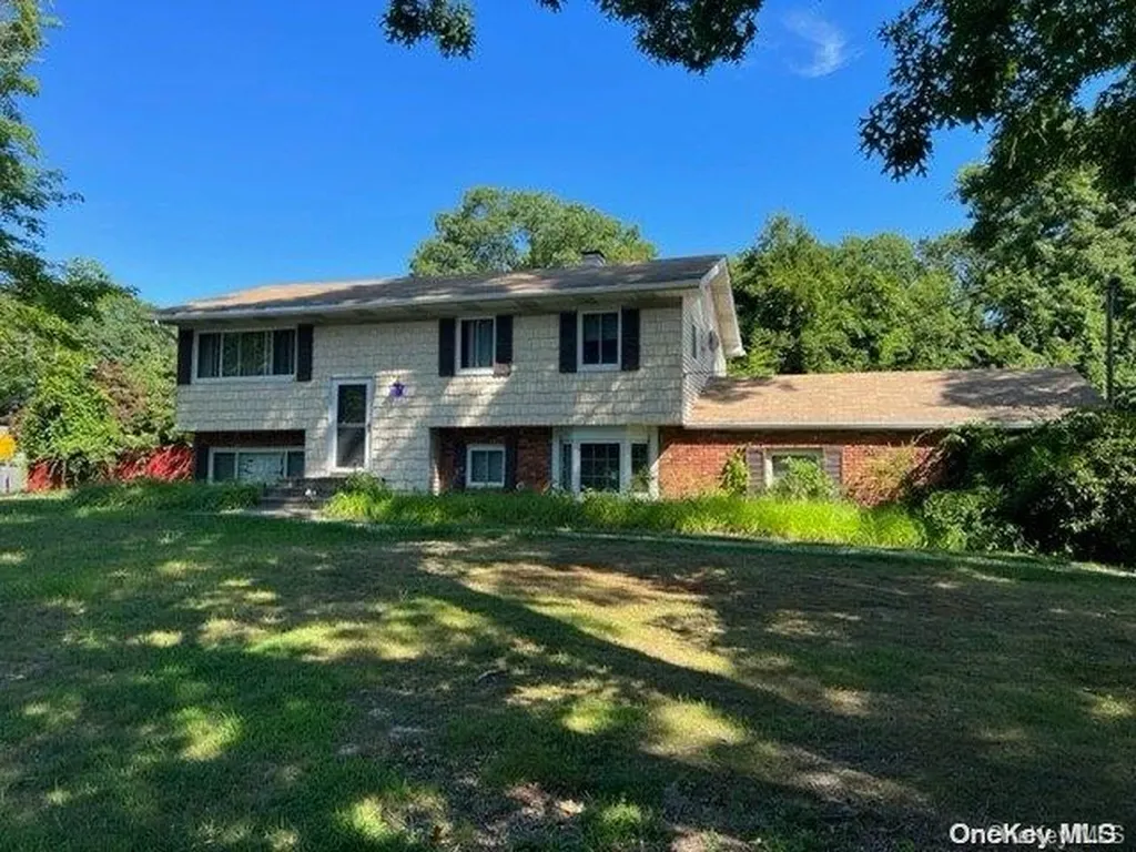 33 W Denis Lane Coram NY 11727