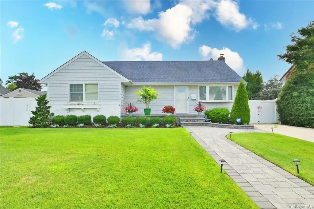804 Woodside Drive Wantagh NY 11793