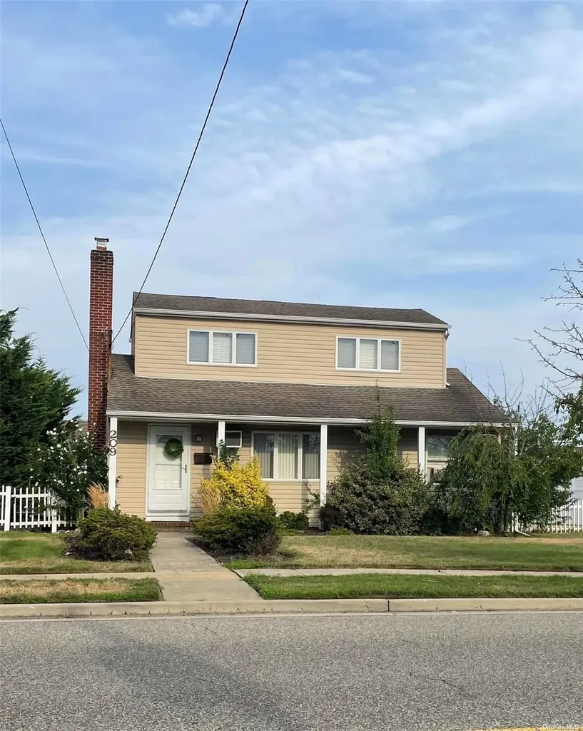 209 Forest Avenue Massapequa NY 11758