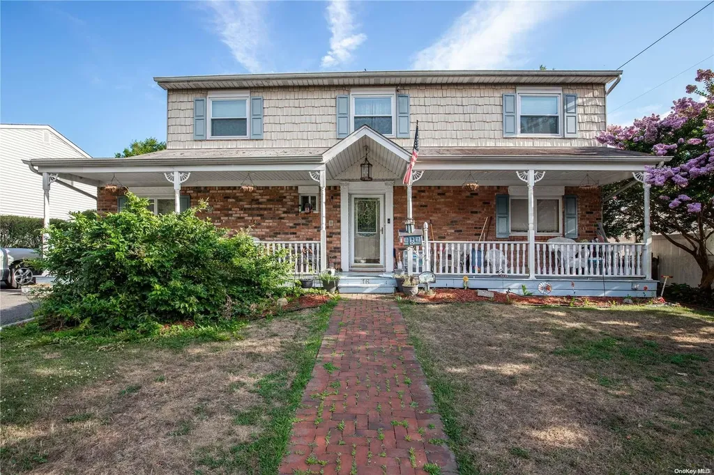 16 Shubert Lane Bethpage NY 11714