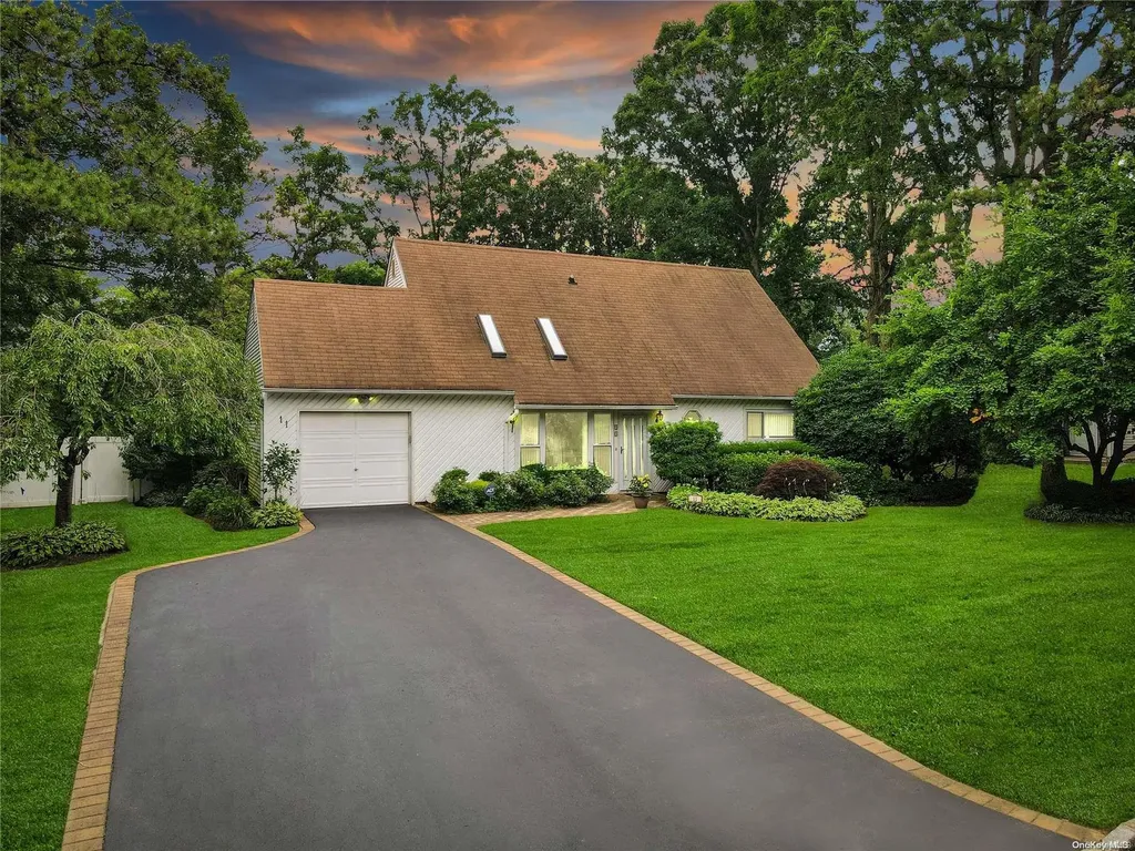 11 Freemont Lane Coram NY 11727