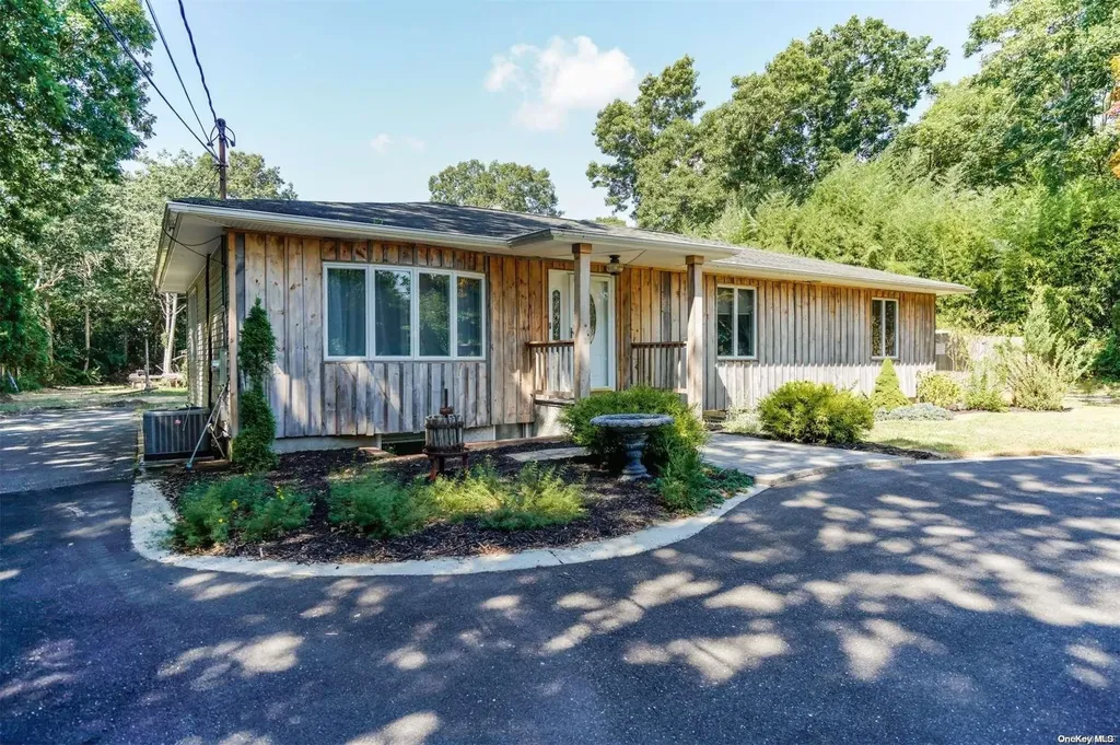 54 Ridge Road Ridge NY 11961