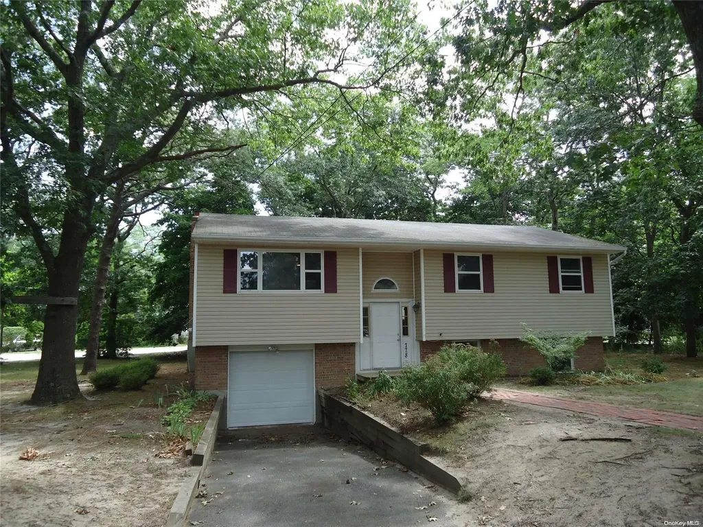 778 Gregory Place Riverhead NY 11901